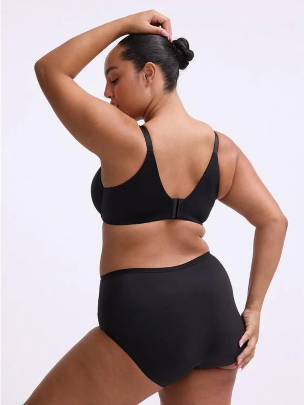 Torrid Perfect Coverage Lightly Lined Smooth T-Shirt Bra 42DD Black Classic